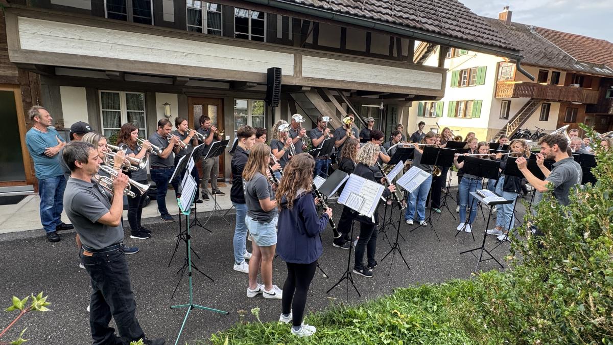 Auftakt mit der Musikgesellschaft